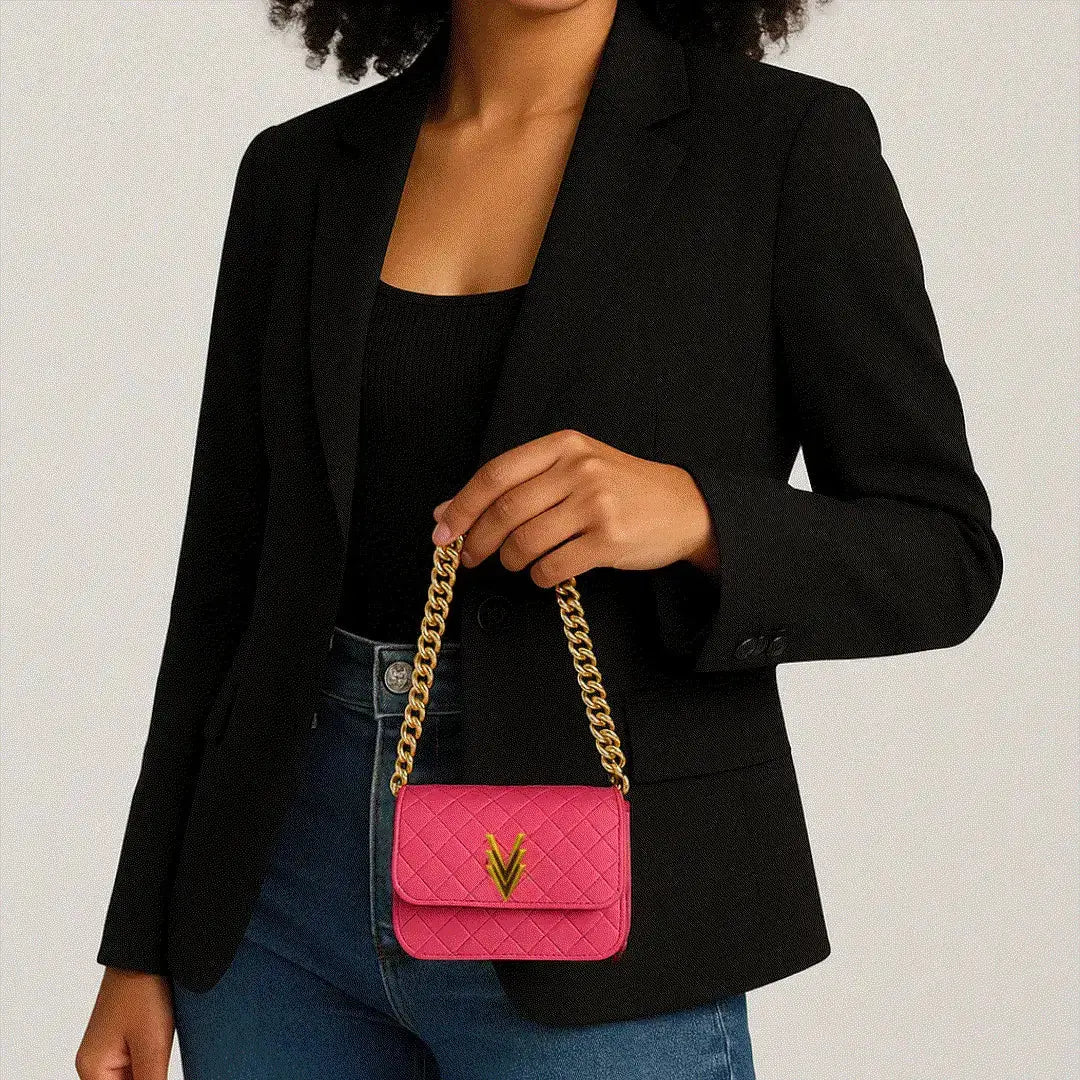 Model holding
mia tiny purse