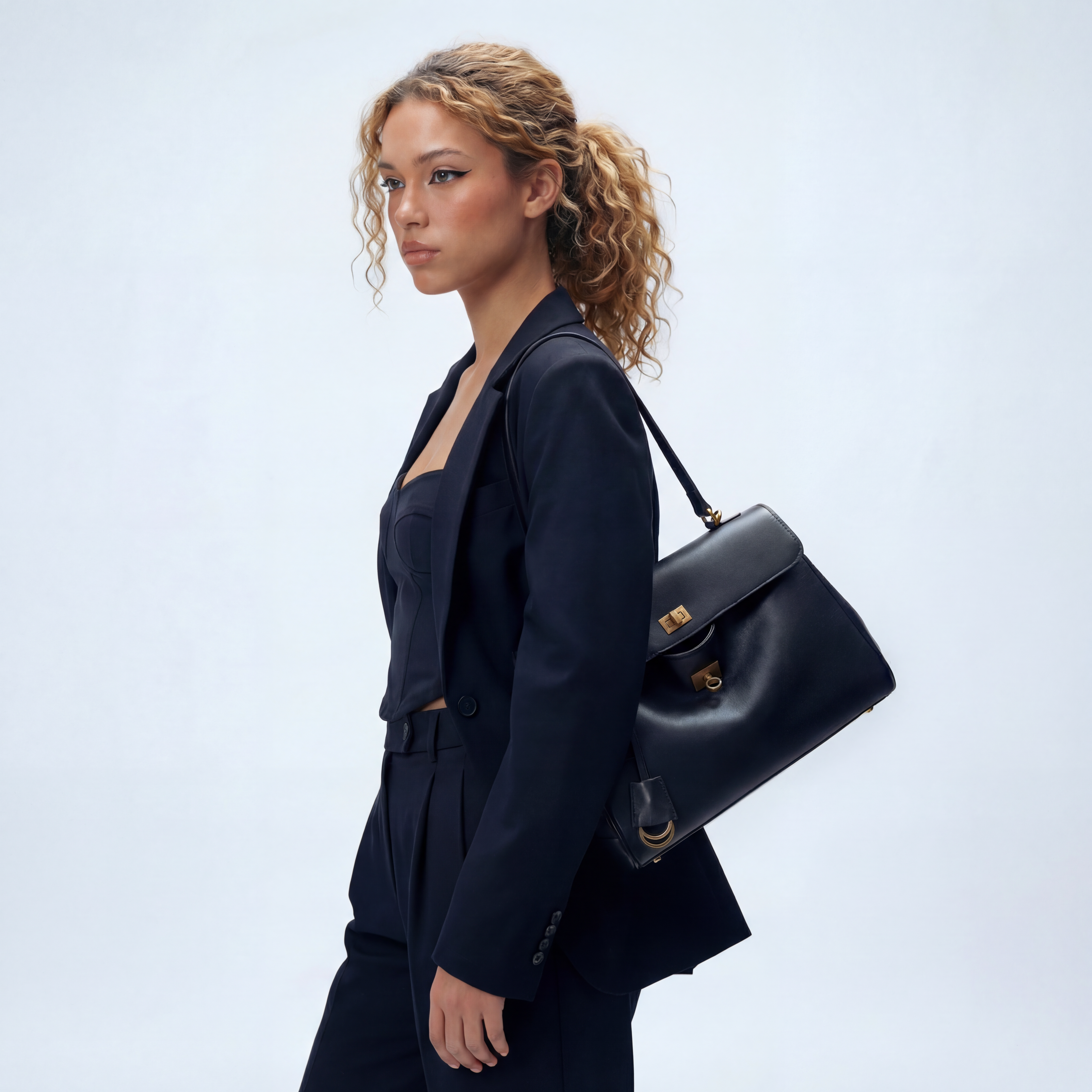 side view of yave bag
